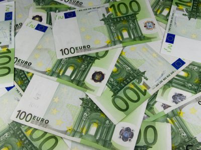 EL GOBIERNO ESPAÑOL LIMITARÁ EL PAGO EN EFECTIVO A 1.000,00 EUROS